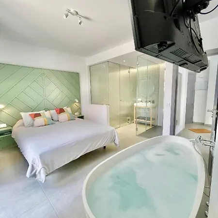 Taucho - Private, Heatable Pool, Bbq, 4 Bedrooms -