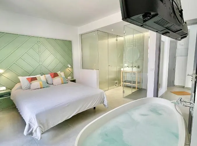 Taucho - Private, Heatable Pool, Bbq, 4 Bedrooms -