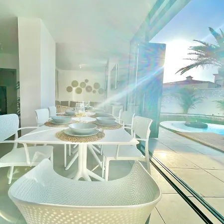 Taucho - Private, Heatable Pool, Bbq, 4 Bedrooms - 푸에르토 데 산티아고